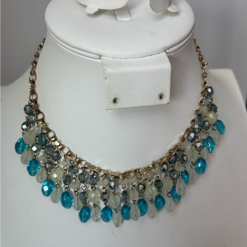 Vintage Blue and Gold Tone Cluster Necklace/ measures 12 in + 4 in